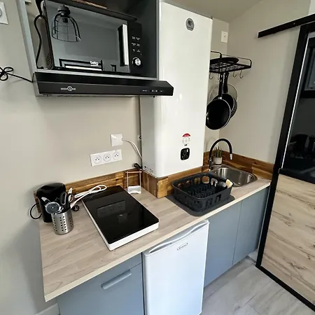 La Petite Maison Derrière La Gare *