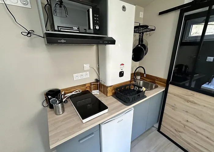 La Petite Maison Derriere La Gare *