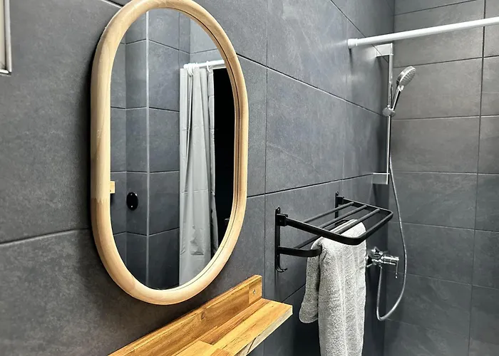 La Petite Maison Derriere La Gare